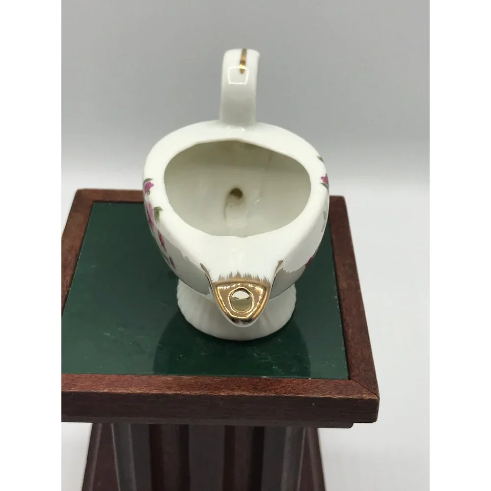 Vintage made in Japan small porcelain gravy/sauce boat.